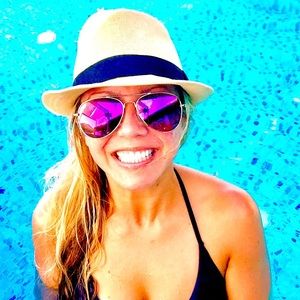 Meet your Posher, Melissa